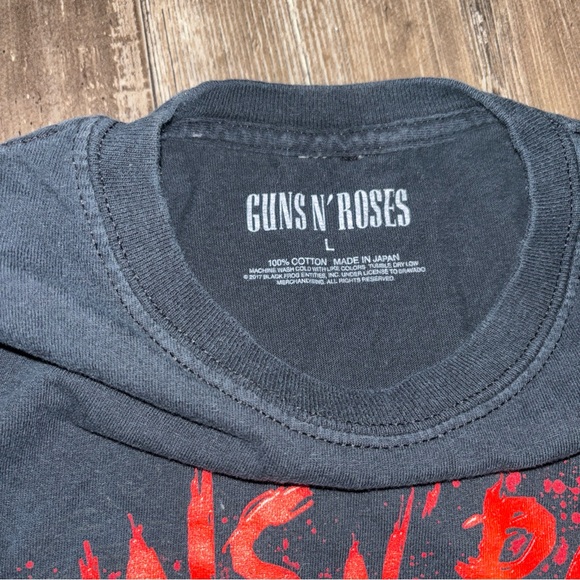 Guns n Roses Japan Tour Band Tee Shirt 2017 rare htf large goggles swords - Picture 8 of 16